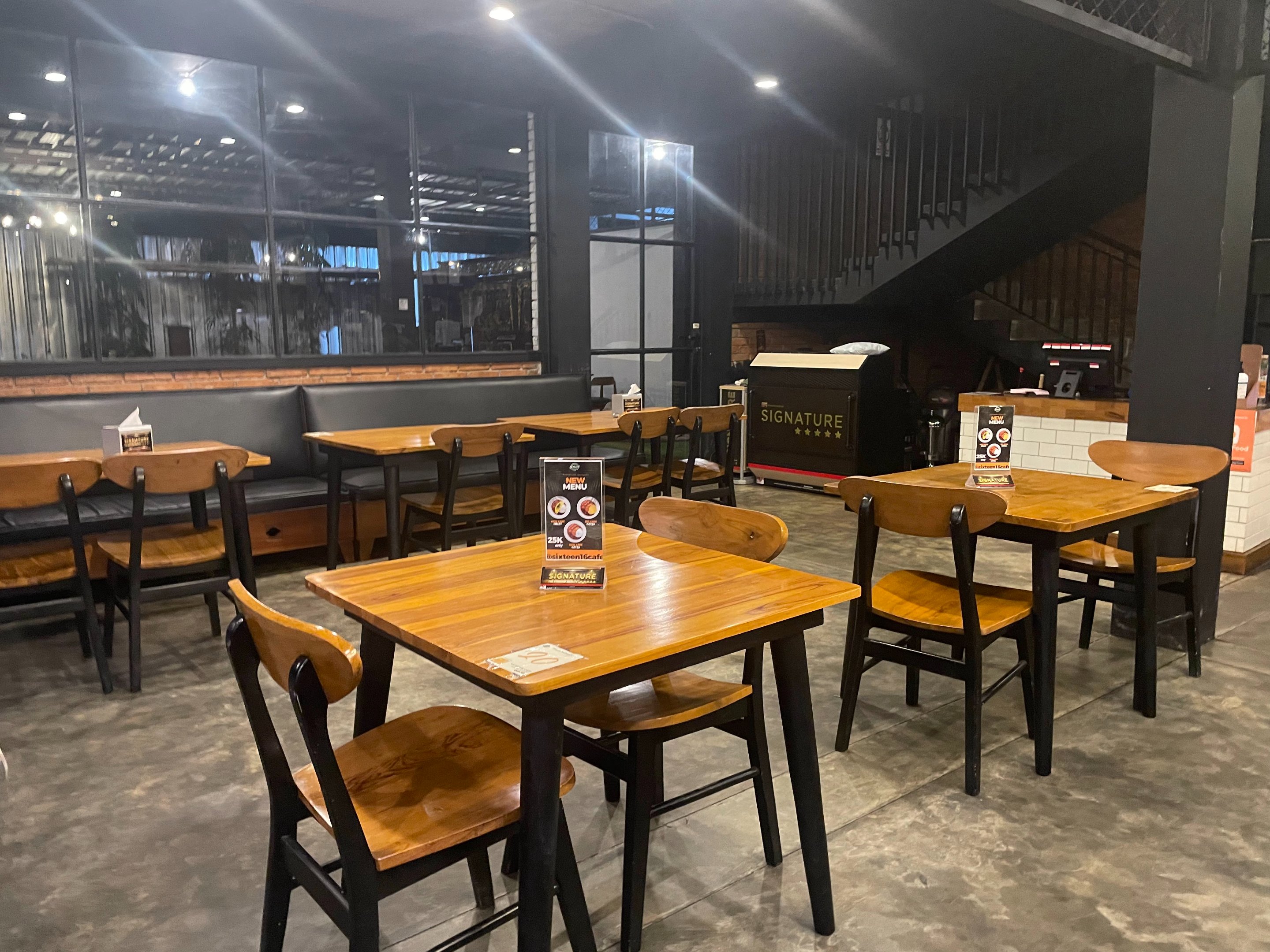 Sixteen 16 Cafe