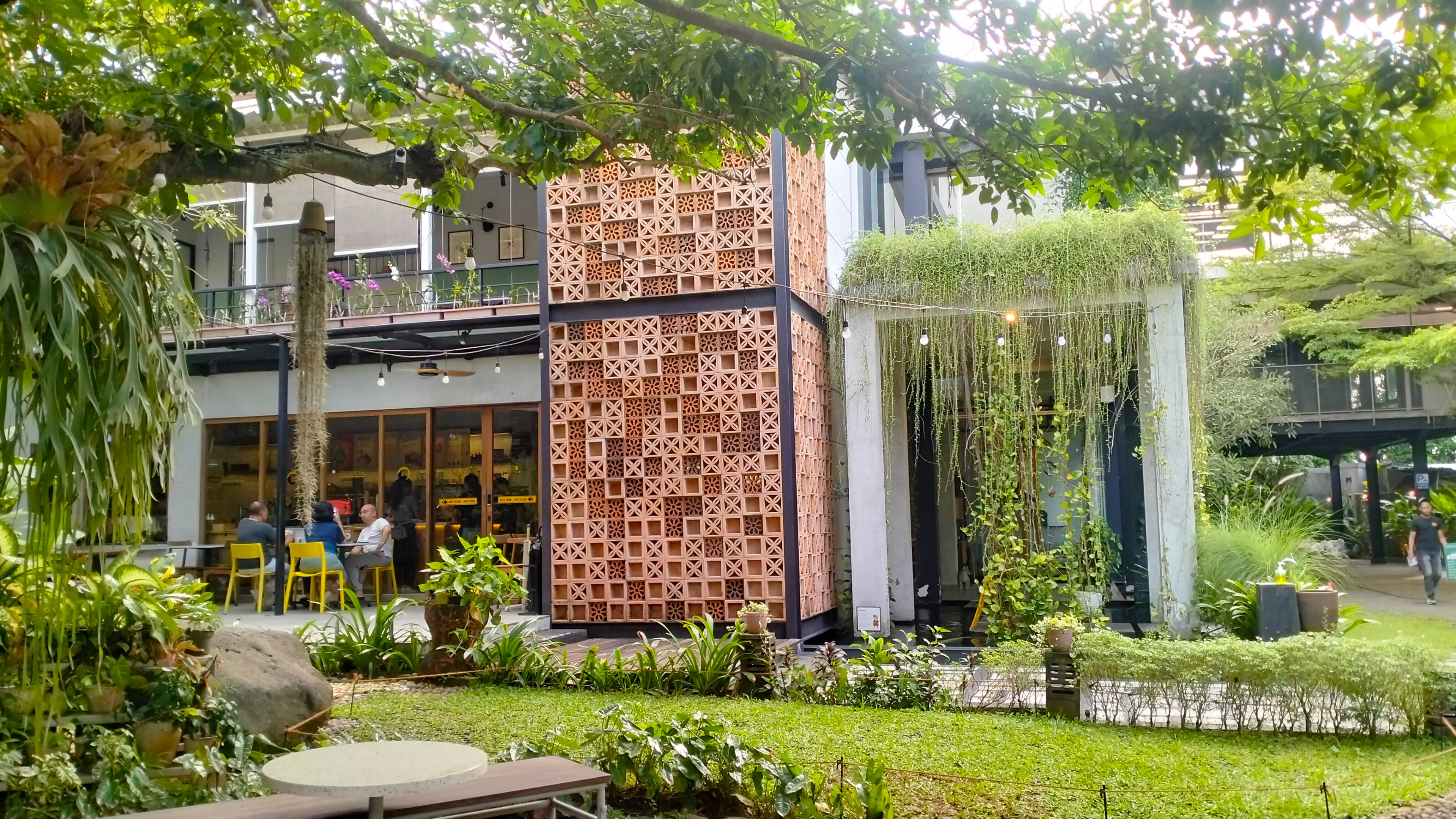 BRUNO Cafe in the Park