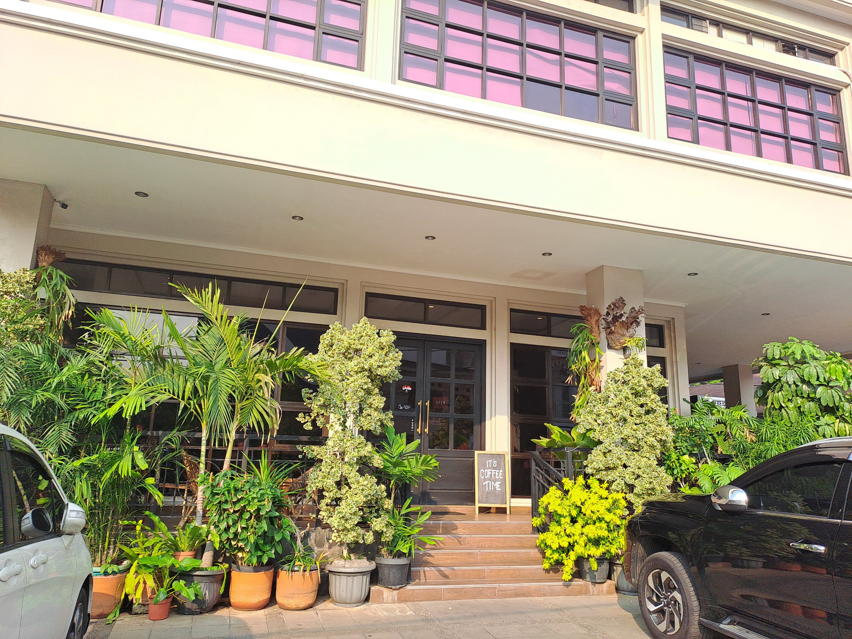 LEGE Coffee & Toastie, Tebet