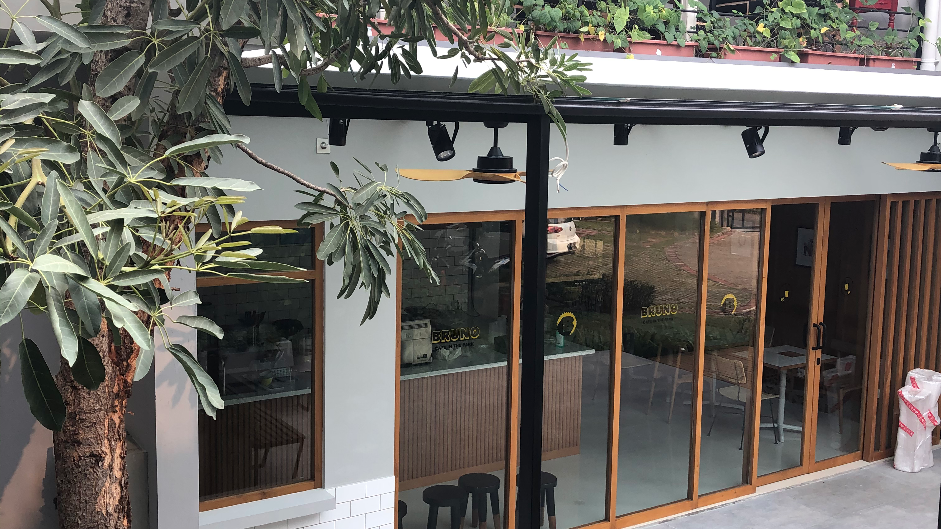 BRUNO Cafe in the Park