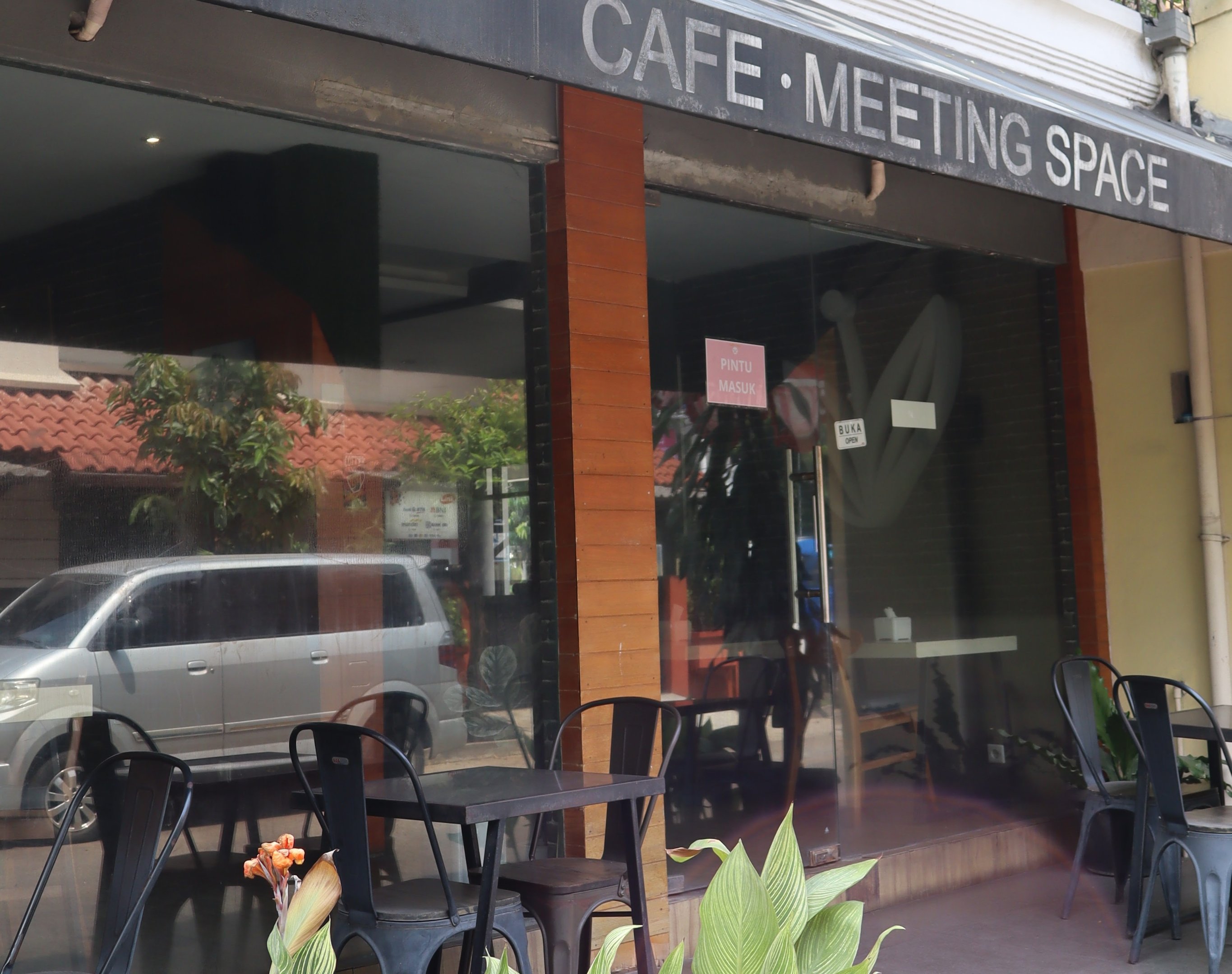 Happy Twin Coffee & Eatery