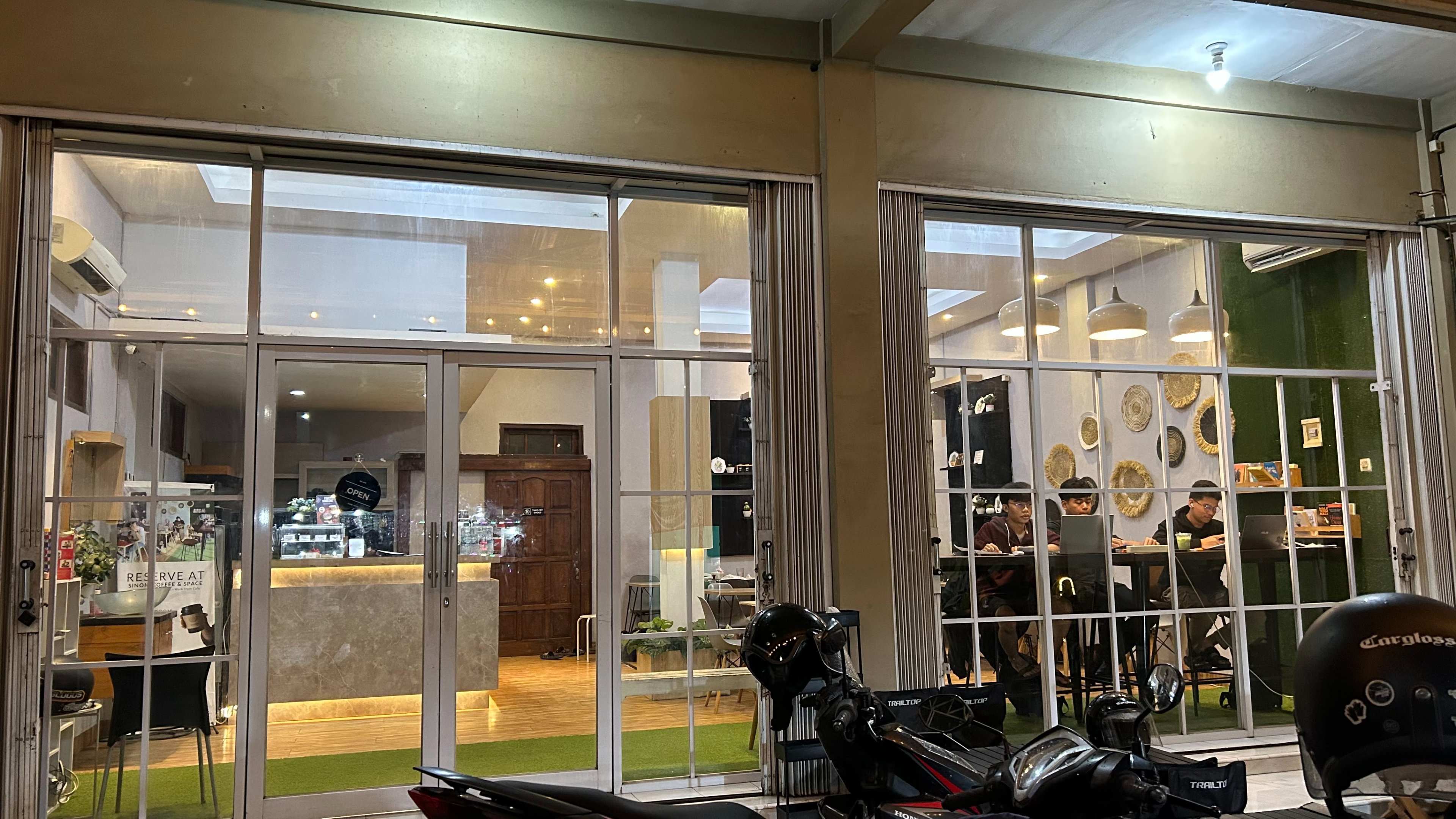 Sinom Coffee & Space