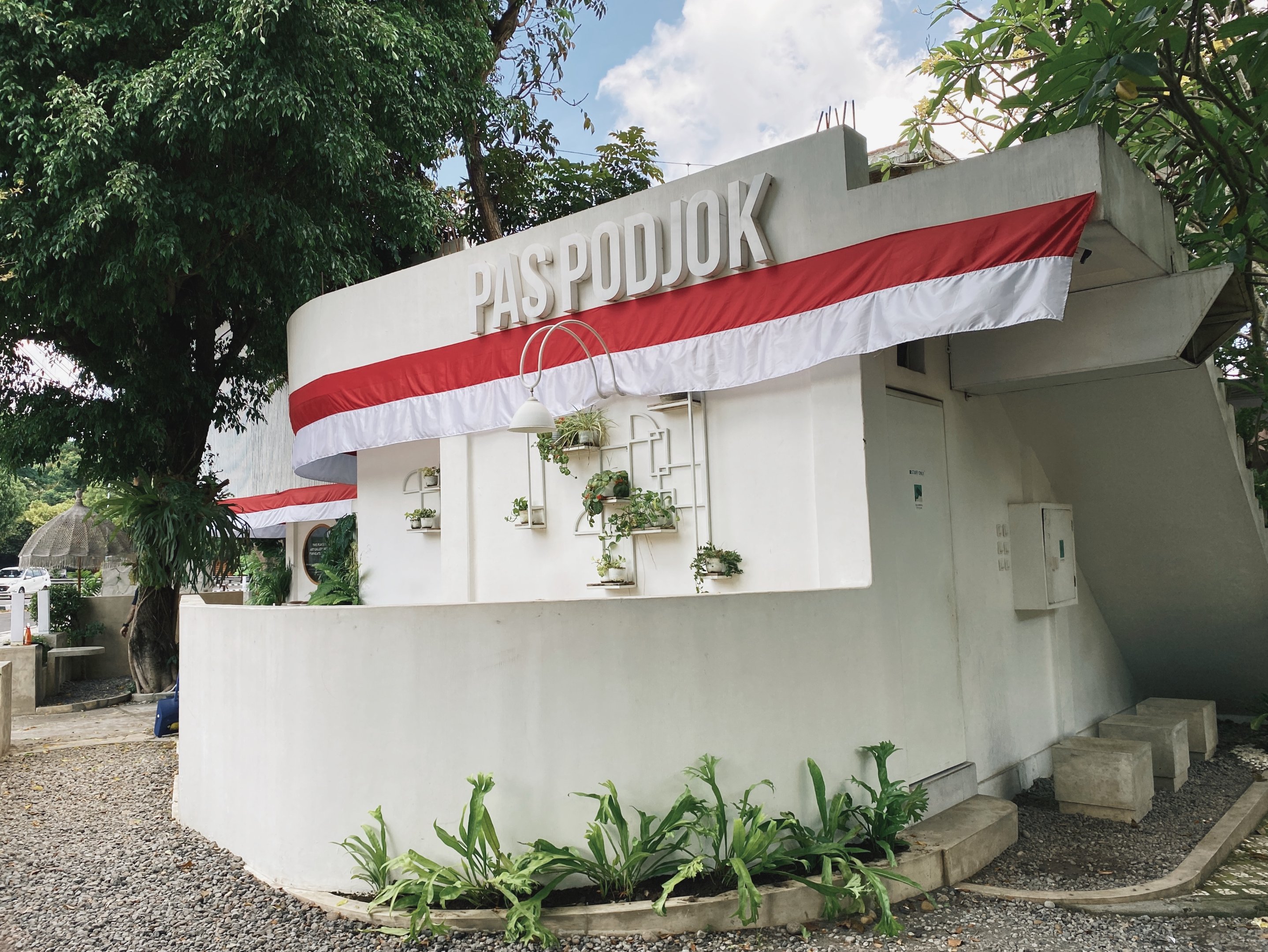Pas Podjok Coffee & Eatery