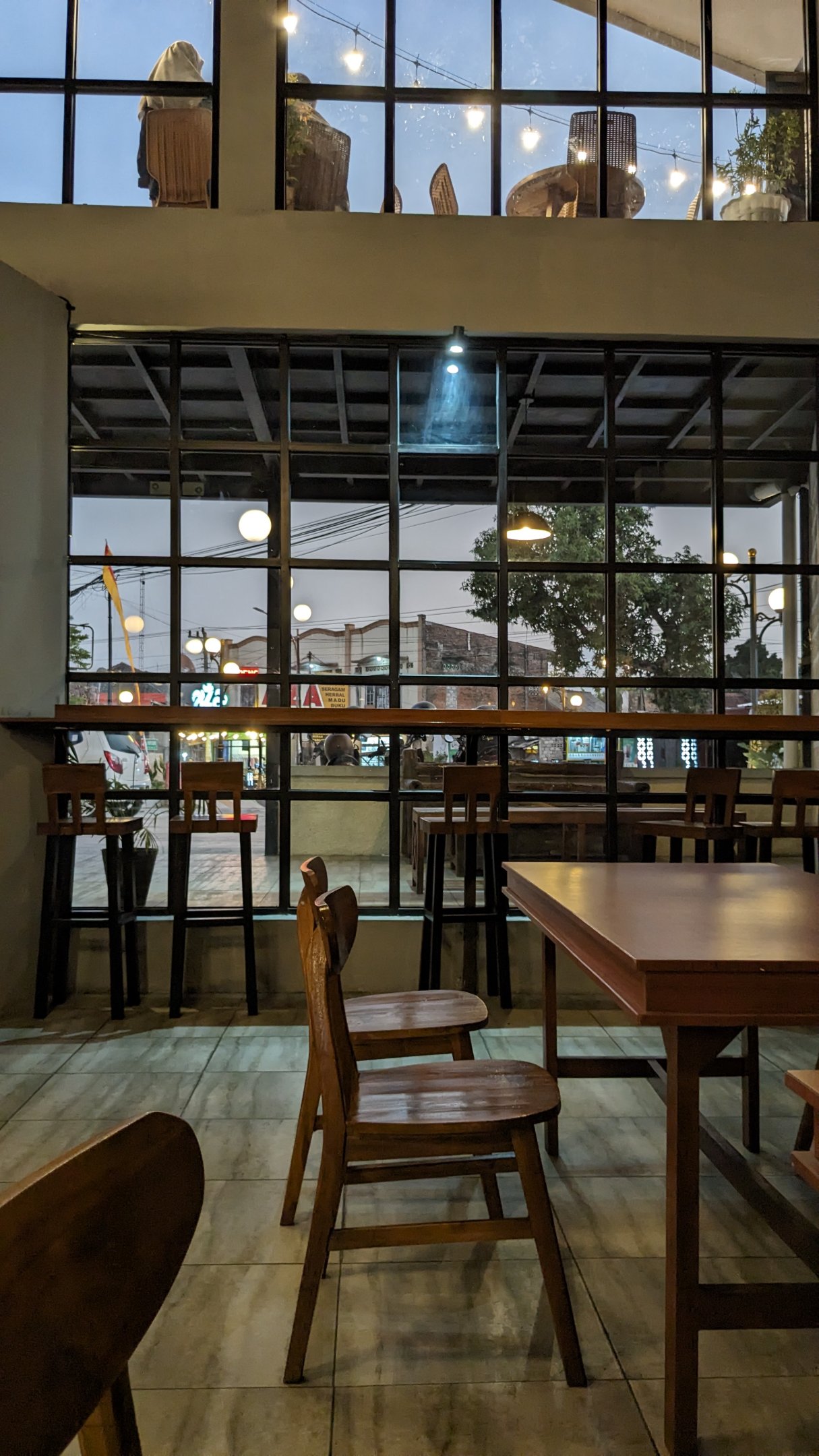 Ding's Coffee & Eatery