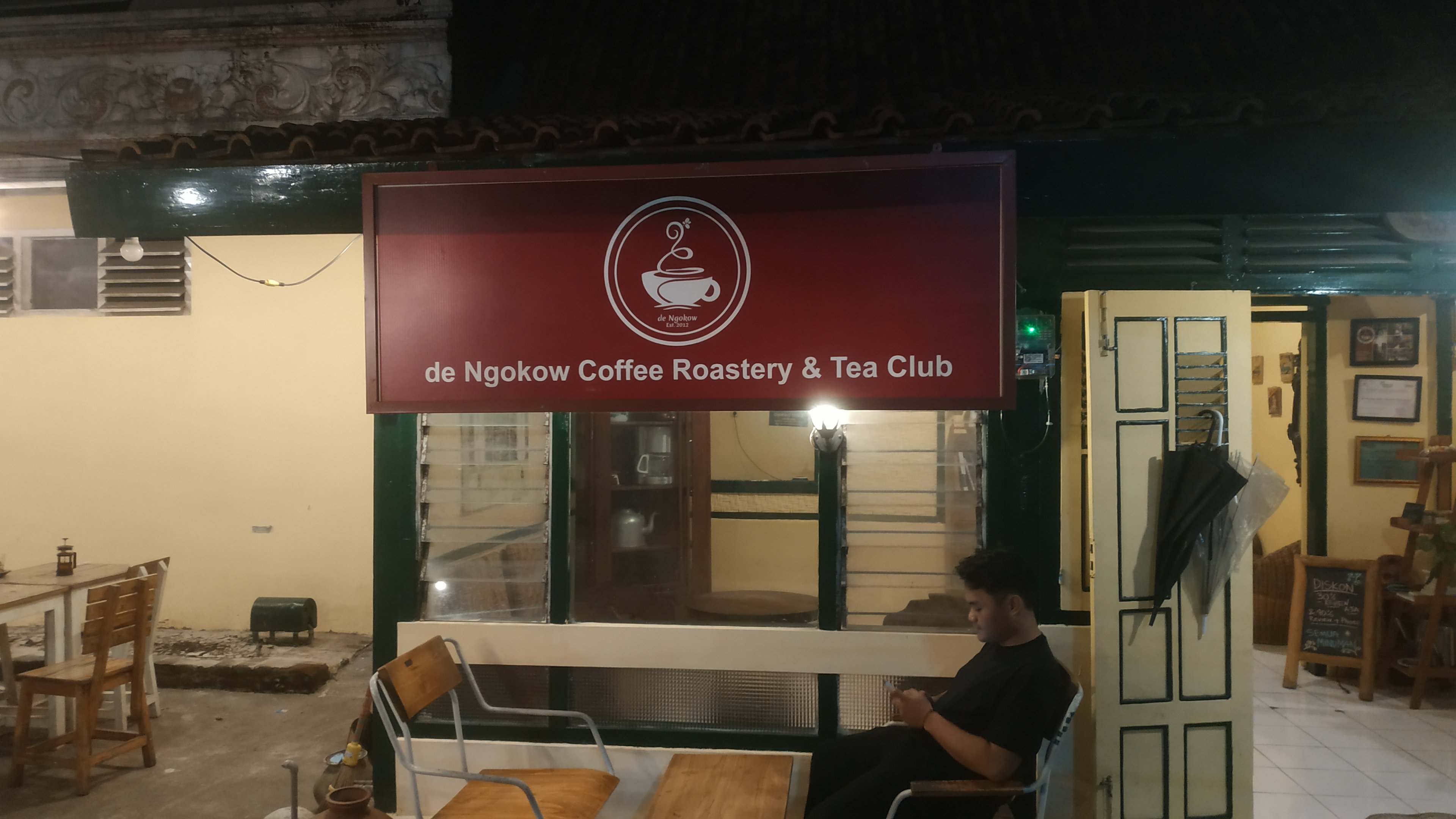 de Ngokow Coffee Roastery & Tea Club Jogja