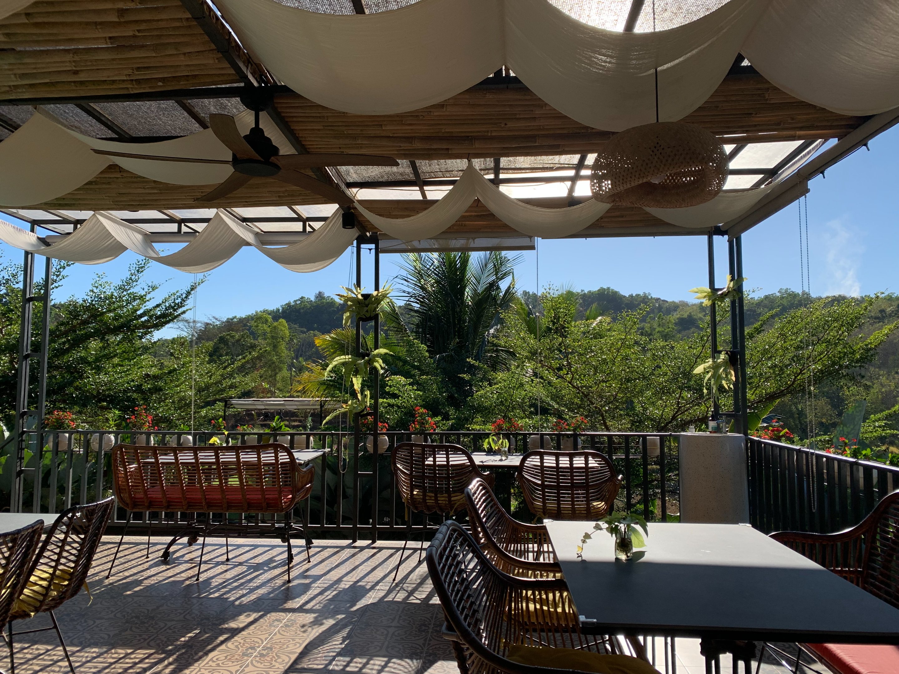 Svarna Padi Penginapan dan Resto