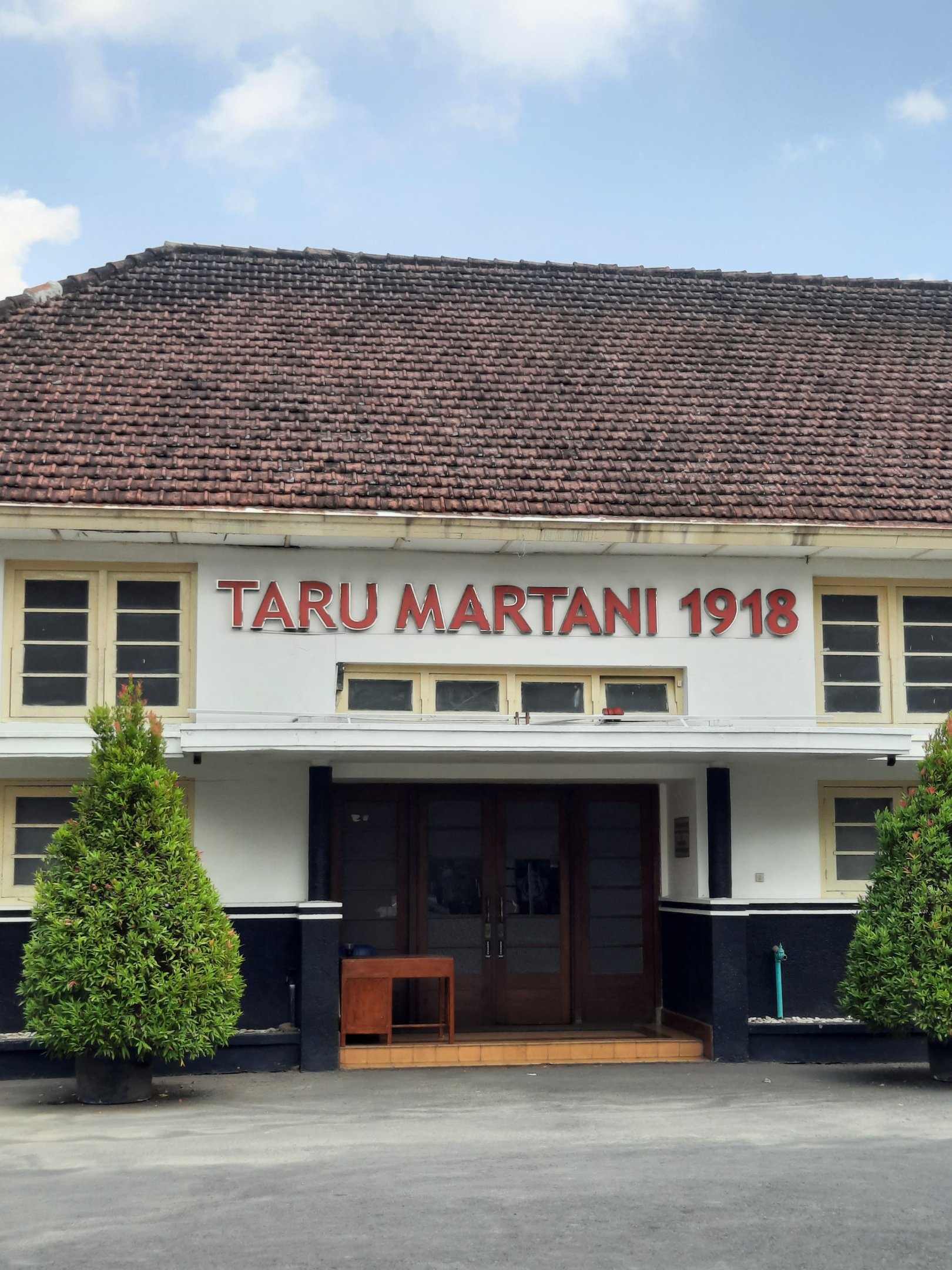 Taru Martani Coffee & Resto 1918