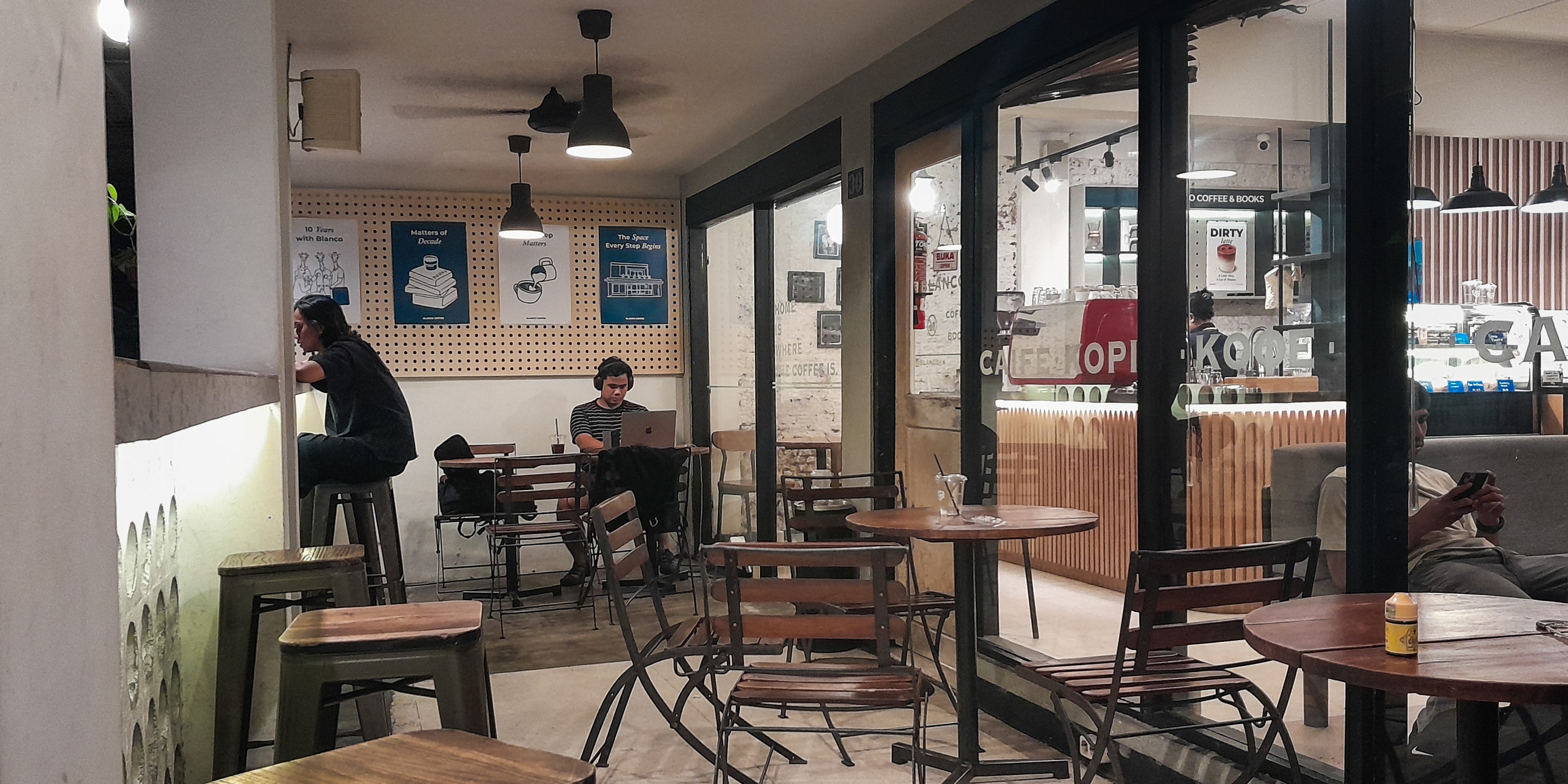 Blanco Coffee and Books 