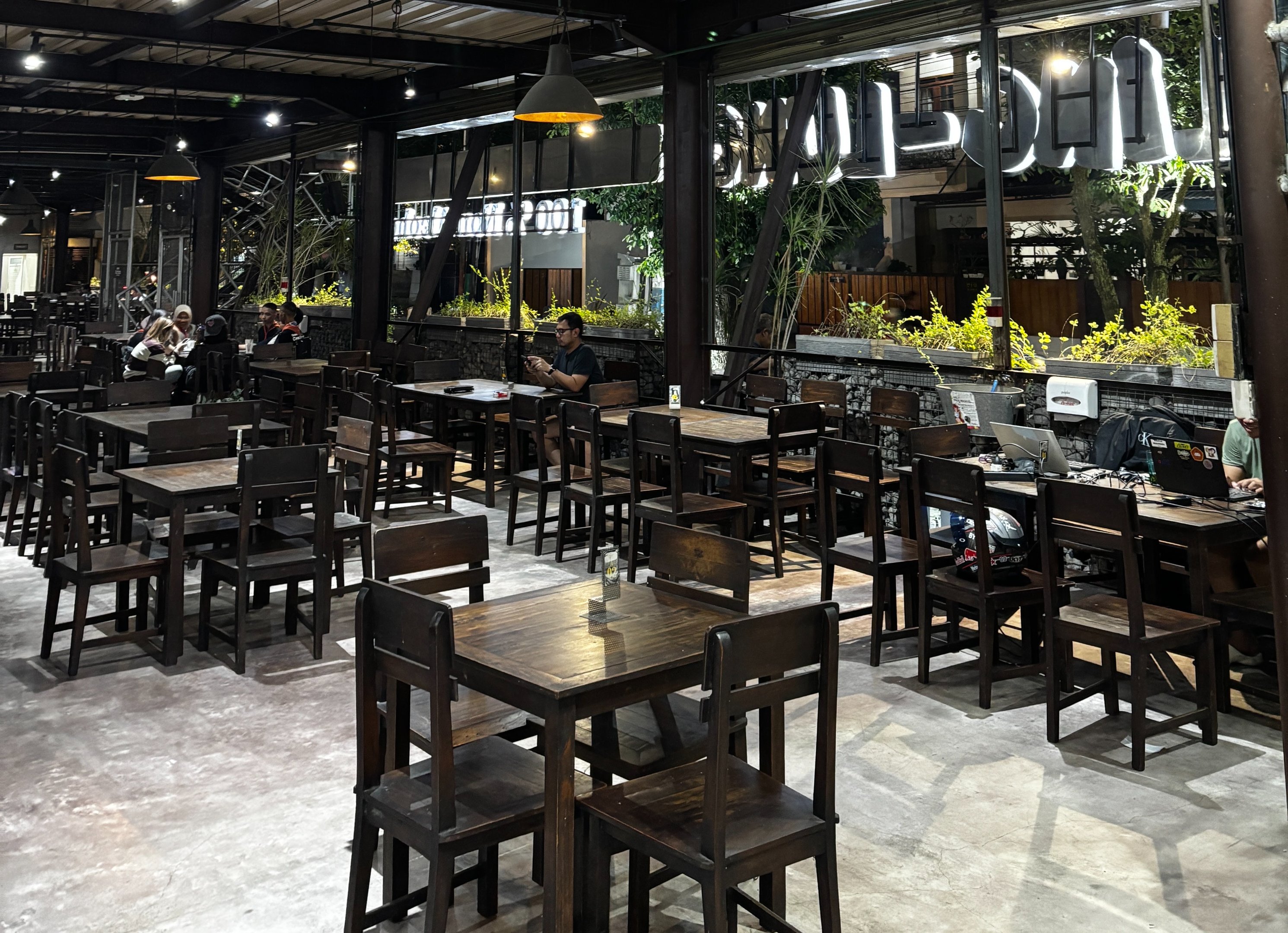 Ling Lung Coffee & Eatery