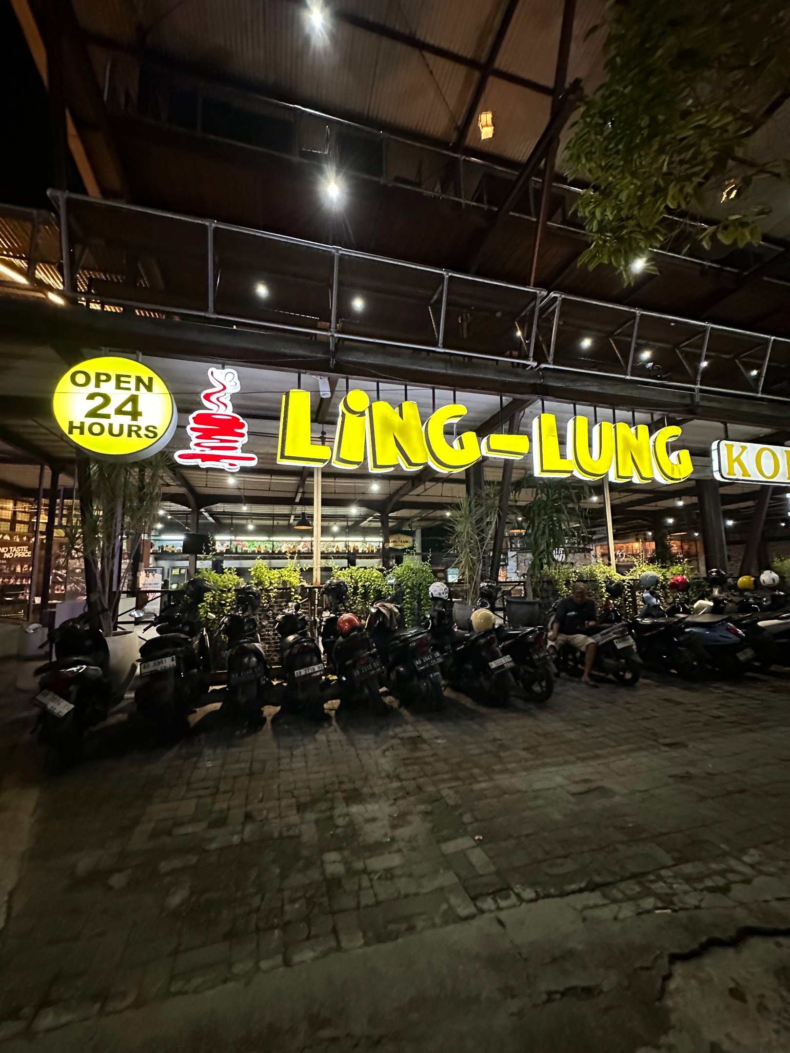 Ling Lung Coffee & Eatery