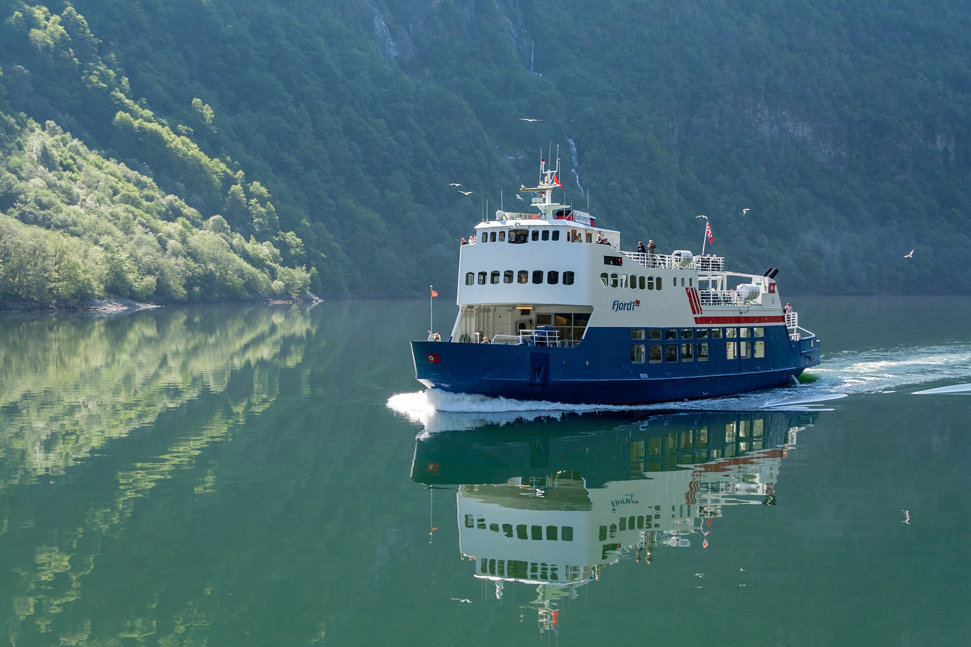 A ferry cruising the still waters of the N&aelig;r&oslash;yfjord