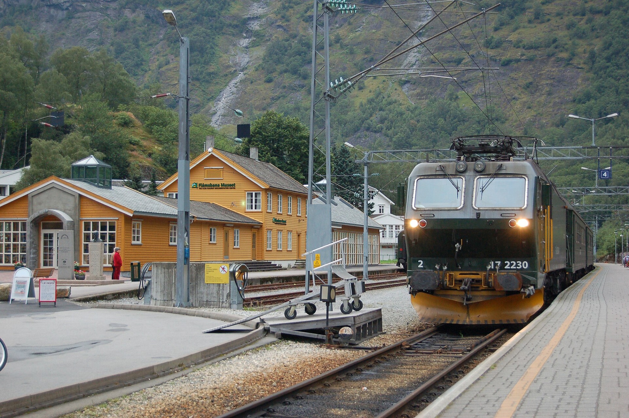 The Fl&aring;m Railway train at Fl&aring;m Station